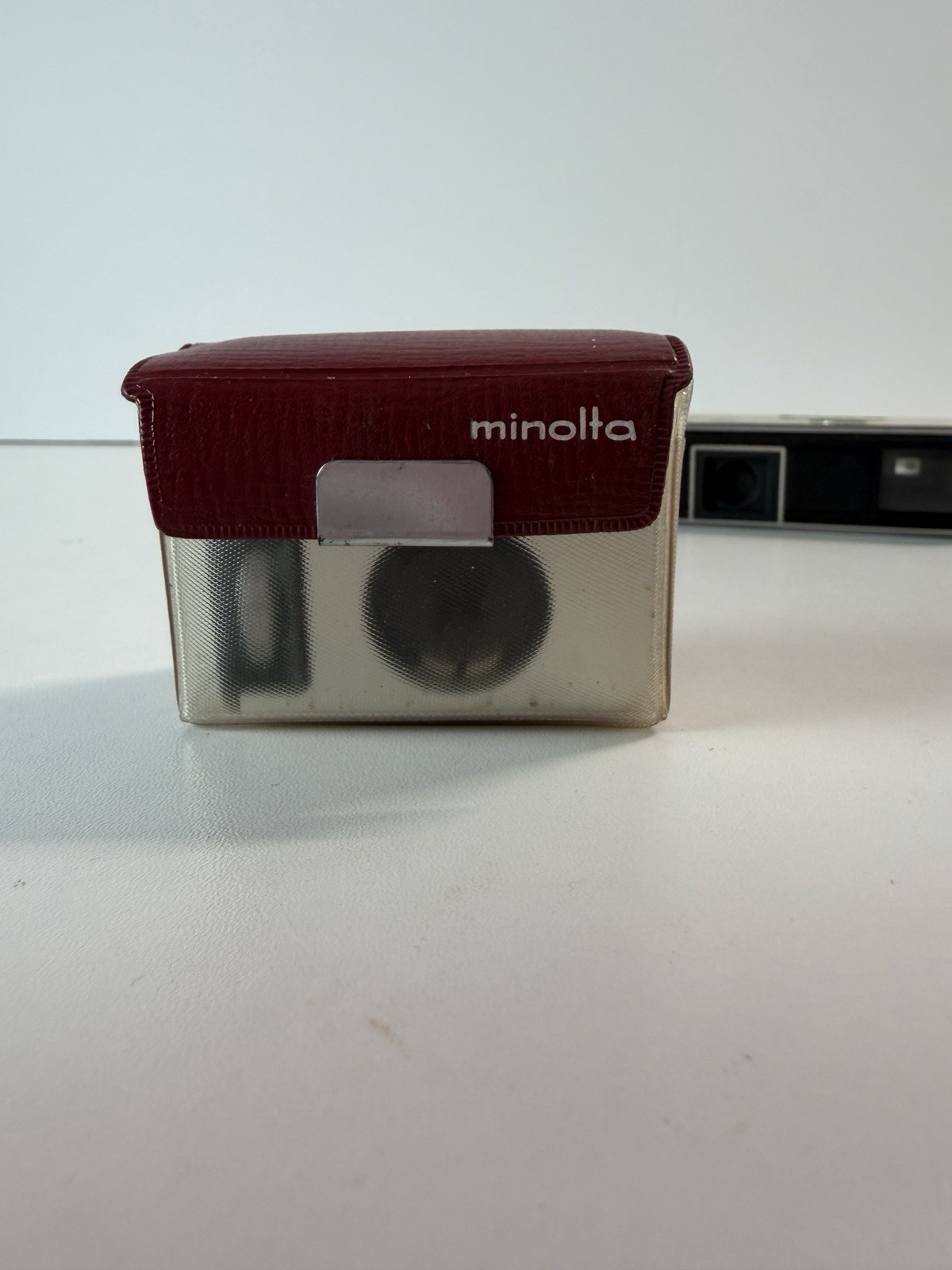 Vintage Minolta – 16 Model-P Camera & MG-S Cube Gun