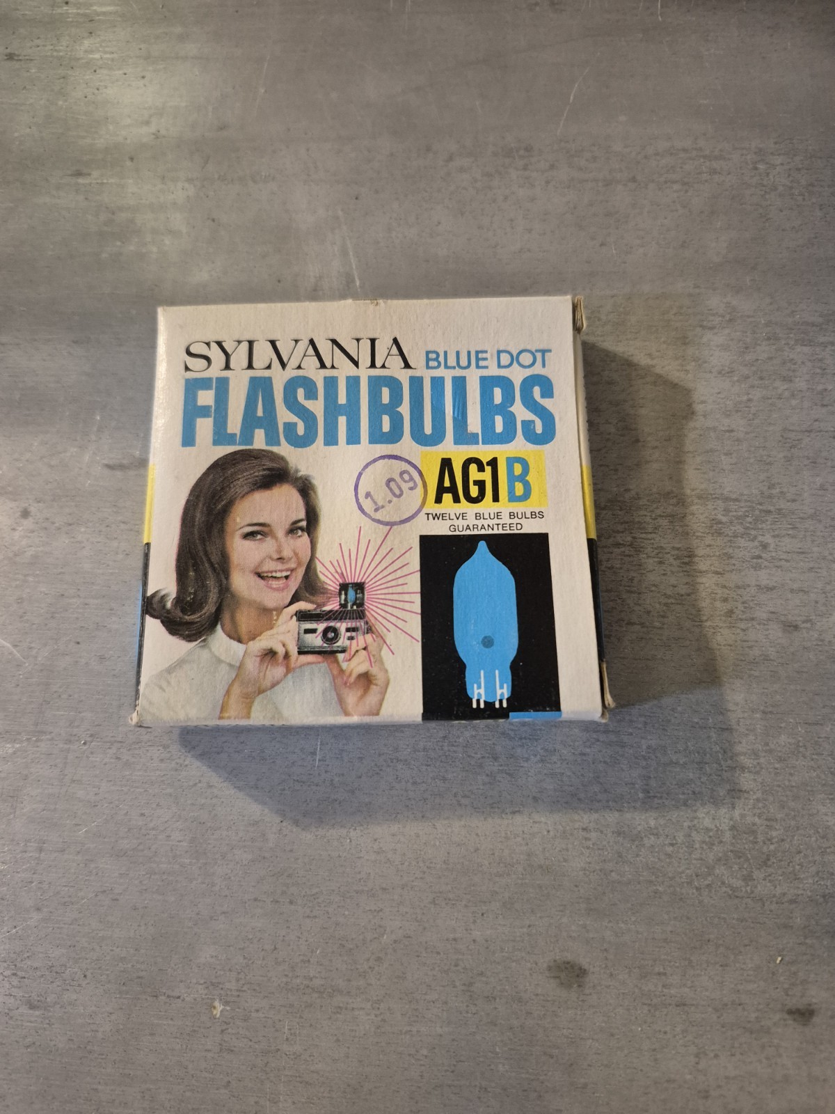 Vintage Sylvania Blue Dot AG-1B Flashbulbs – Box of 12 – Camera Flash