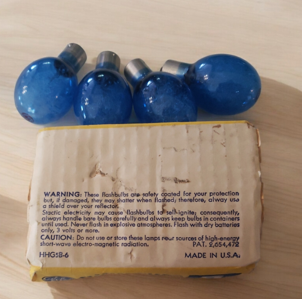 Lot of Vintage Sylvania Flash Cubes (3) & Blue Dot Bulbs (2) & GE Flashbulbs (4)