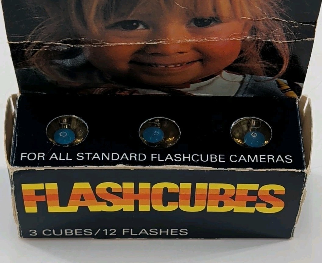 VINTAGE Sylvania Blue Dot Flash Cubes 3 Pack 12 Flashes – Camera Flashcubes NOS