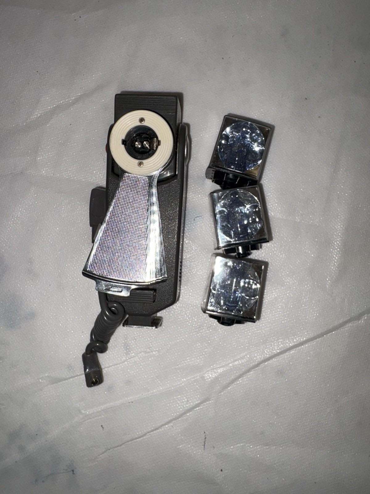Vintage Sunset Brand Camera Flash With 3 Bulbs. Unknown Condition