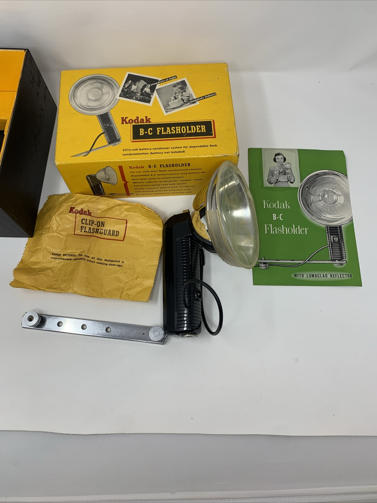 VINTAGE 1950’s KODAK STANDARD FLASHOLDER – With Original Book. Read Description