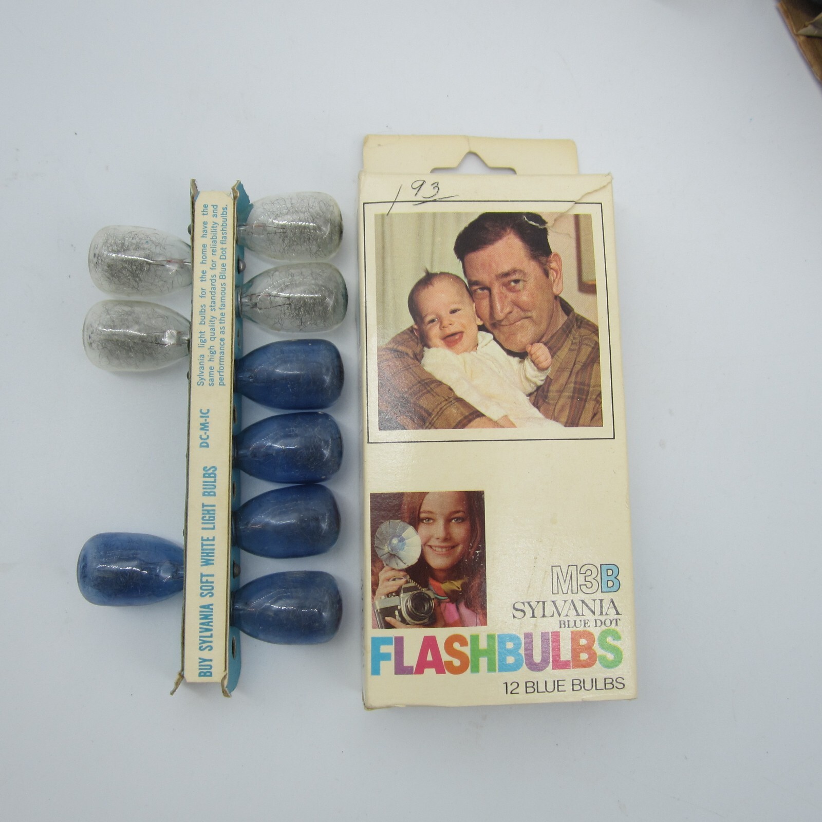 Vintage Misc Random Lot of 38 Flashbulbs Flashcubes Sylvainia M3B 25B GE #5 Blue