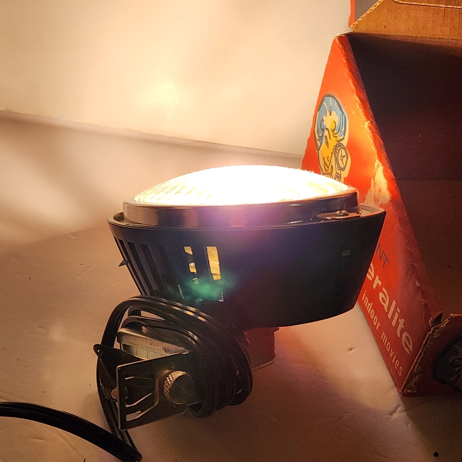 Vintage GE Top Mount Cameralite Camera Light W Original Box Electric Tested