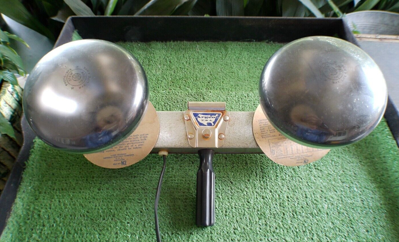 Vintage 1960s Acme Lite Mov-E-Lite 2 Bulb Lighting Bar w/ Case