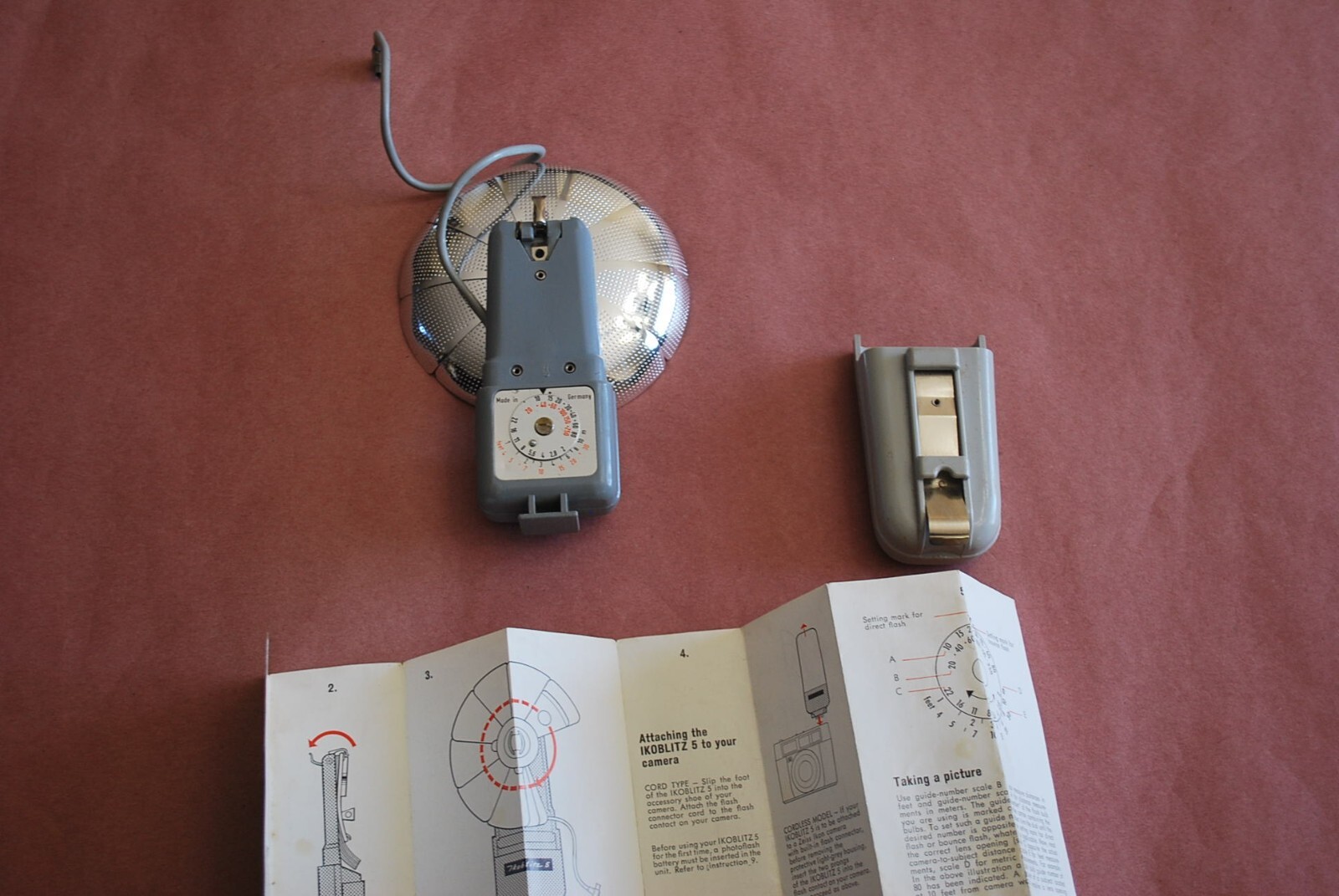 Vintage Zeiss Ikon Ikoblitz 5 Vintage Flash with Original Manual