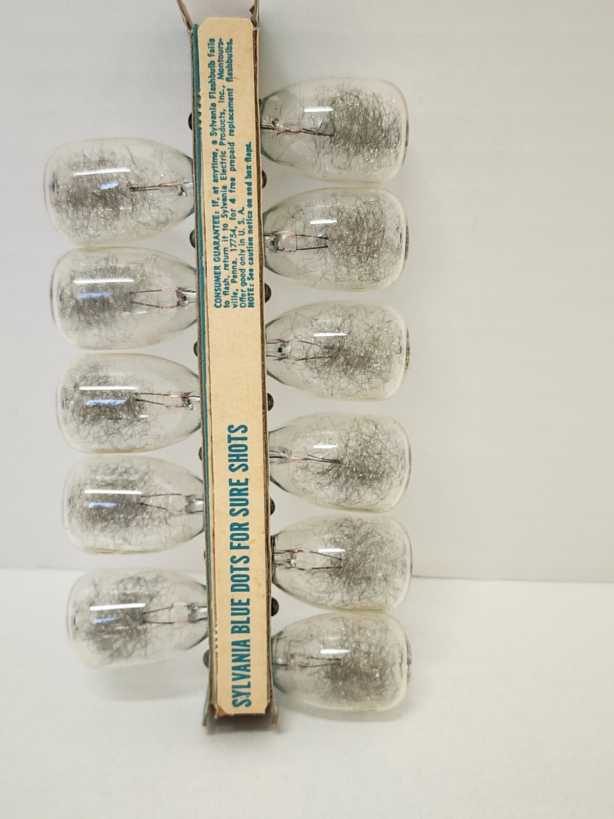 Vintage Sylvania/GE Flashbulbs Blue Dot M3, M3B – 14 Bulbs 3Blue 11 Clear Box