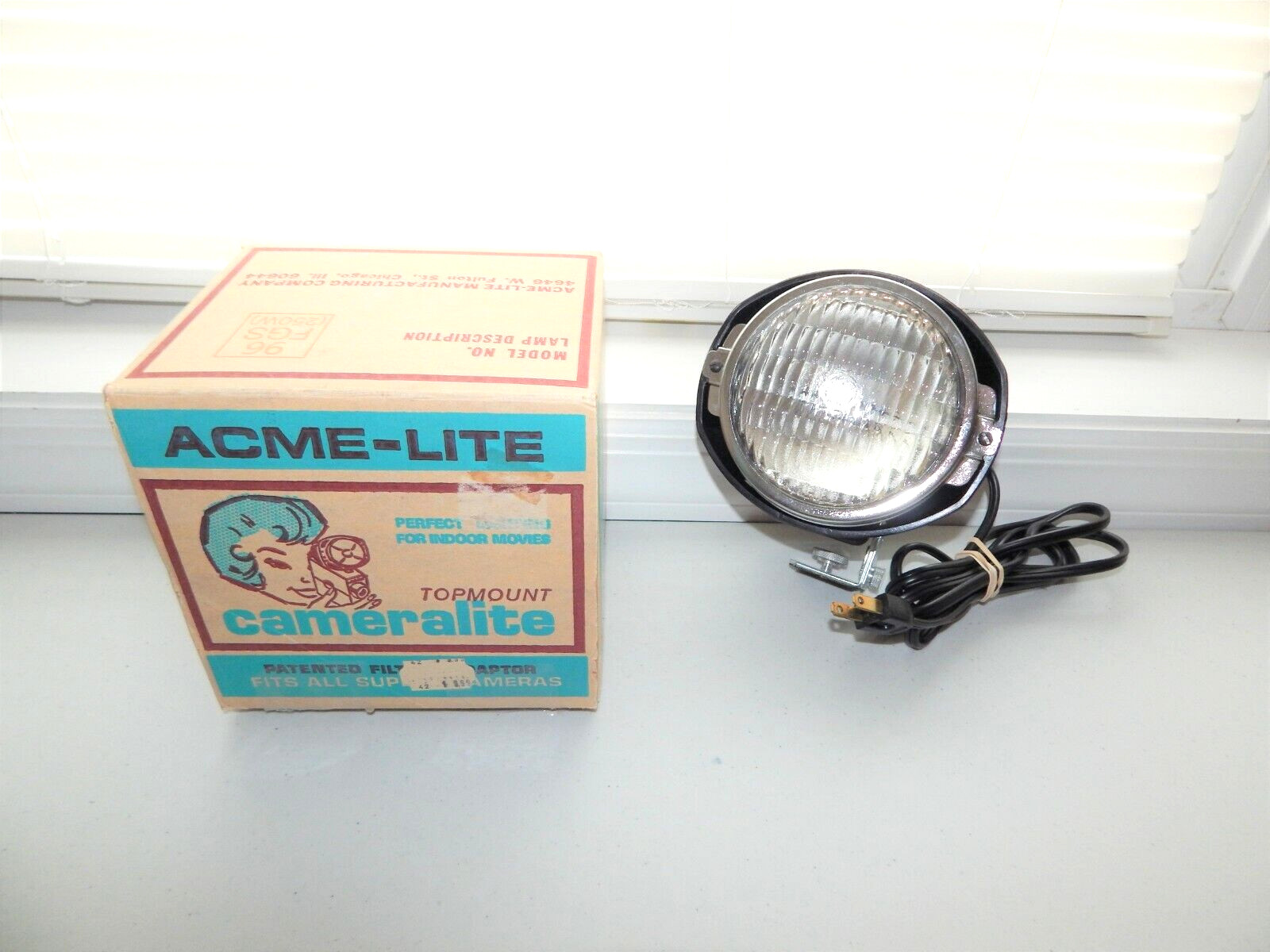 Vintage Acme-Lite Beam Movielite Model 96 Fits Super 8 Cameras PRISTINE w/ box