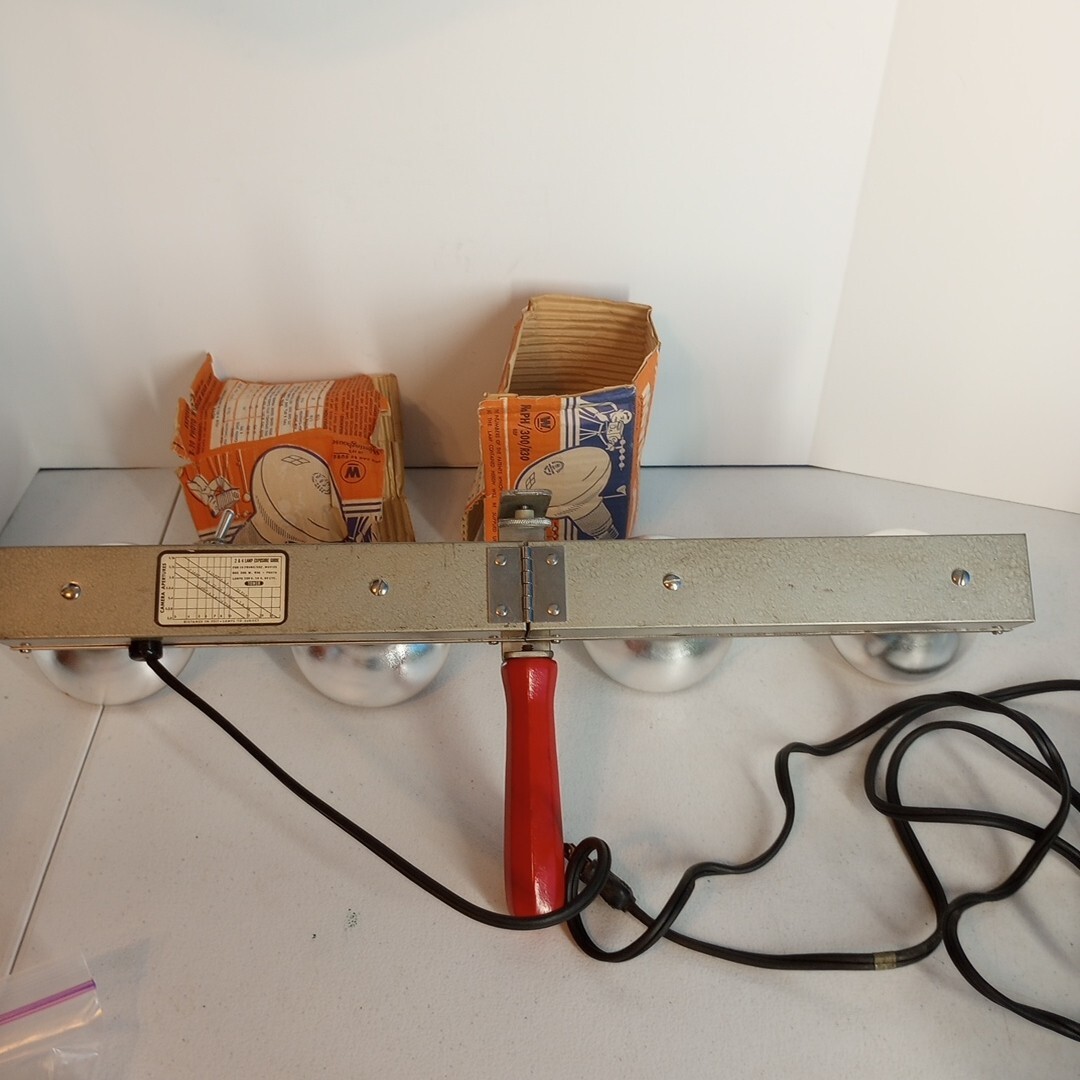 Vtg Sears Roebuck Folding Photo Movie Light Bar, 2 & 4 Lamp W 4 Vtg MOVIE BULBS
