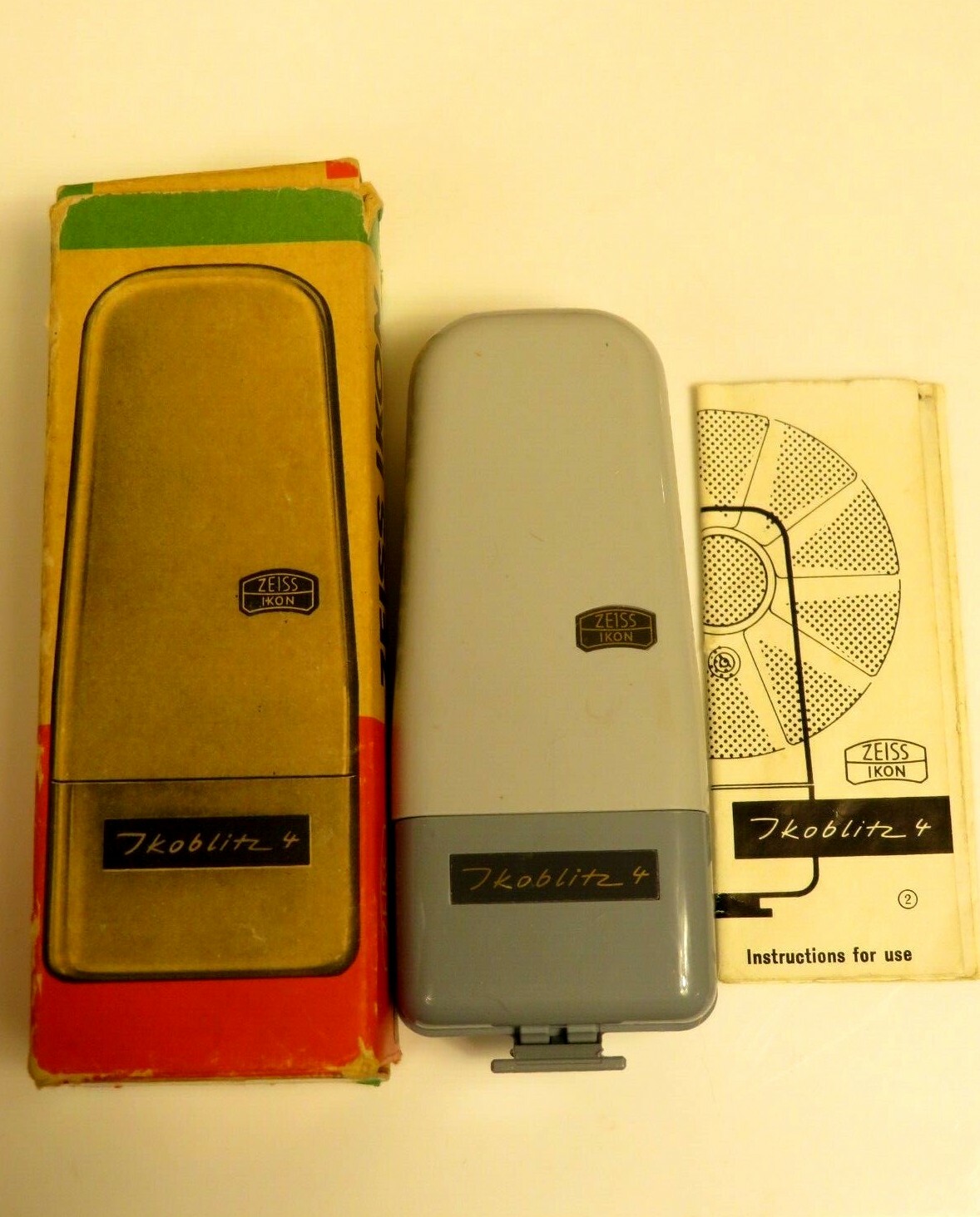 Vintage Cordless ZEISS IKON IKOBLITZ 4 Germany Capacitor Camera Flashgun Photo