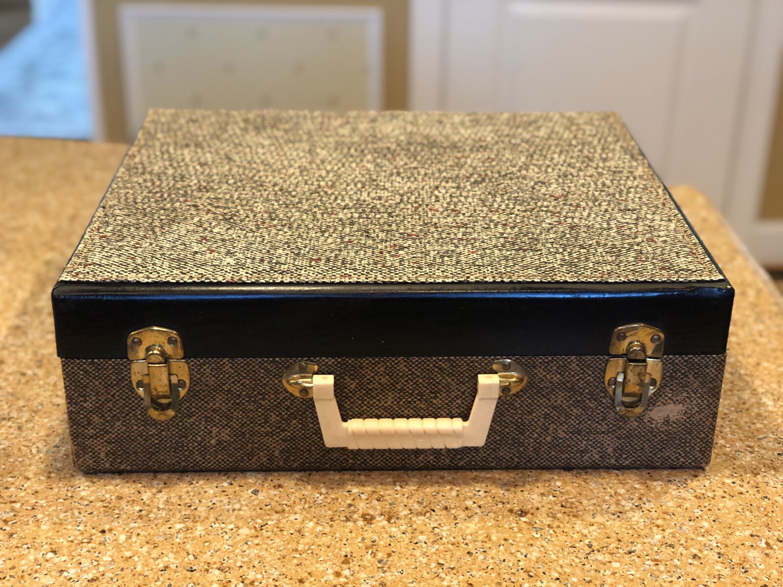 Vintage Crownlite Deluxe FoldMaster PhotoFlood Unit with original case