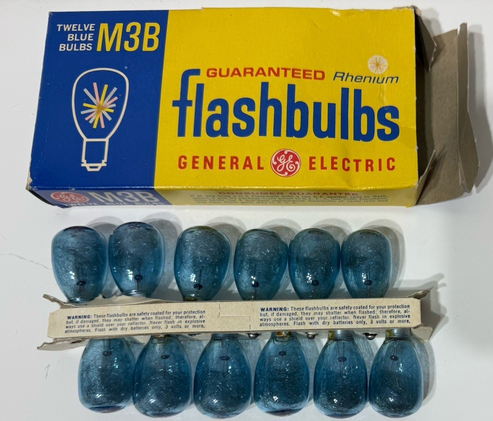 Vtg GE M3B Flashbulbs Box of 12 Rhenium Blue Camera Flashbulbs General Electric