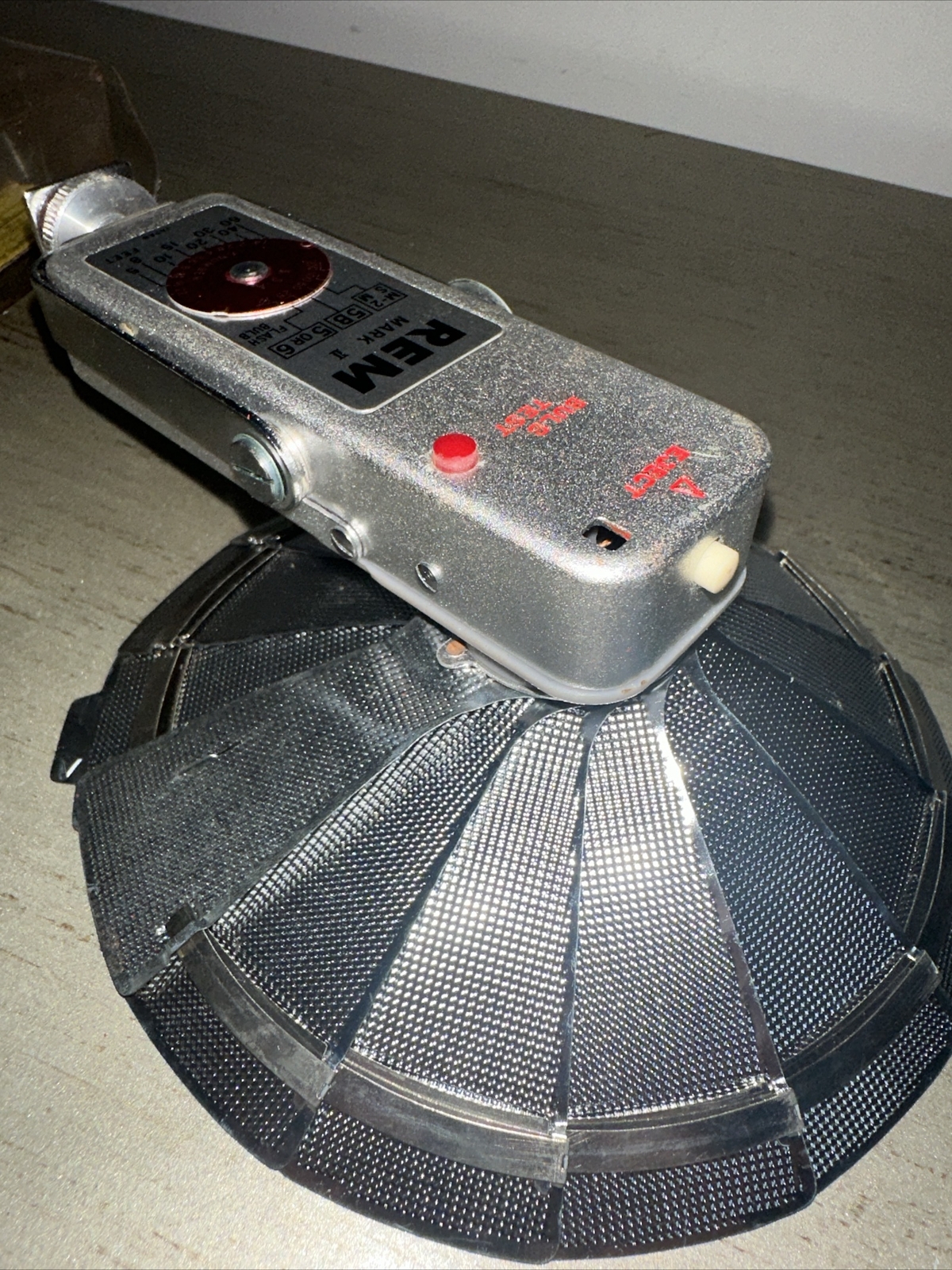 Vintage REM Marksman II Bounce Flash Bulb Test