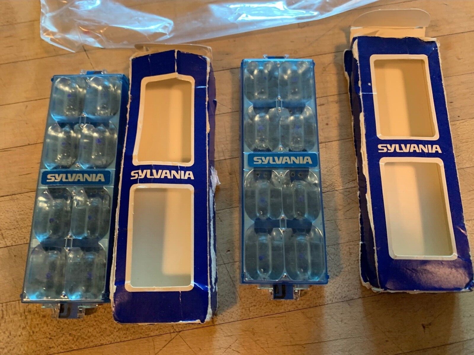 2 Packs LOT VINTAGE FLASHBULBS SYLVANIA BLUE DOT FLIP FLASH FLASHCUBES