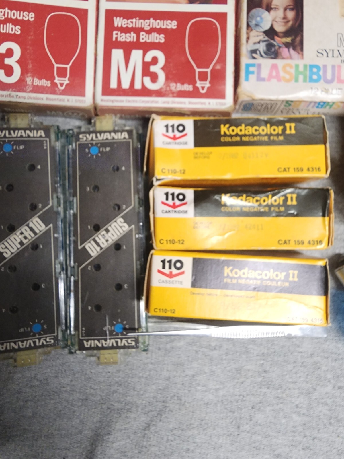 Vintage Lot of Assorted Flashbulbs for Vintage Cameras Some in Packages Great