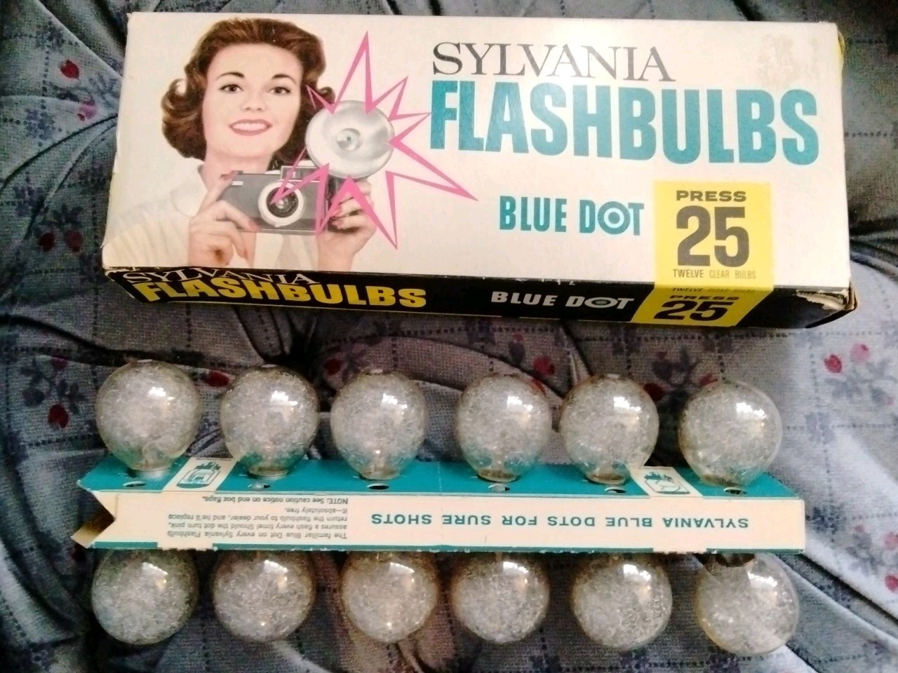 Vintage Flashbulbs Sylvania Blue Dot Box Of 12 “Press 25” Unused w/Original Box