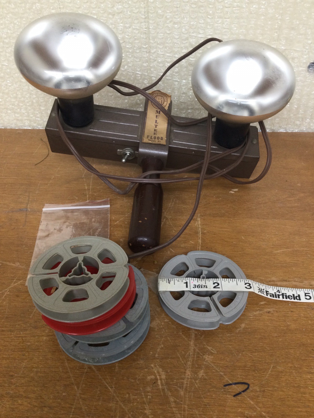 VTG Multee Handheld Movie- Flood -Photo-Light Model N2 + 2 Bulbs + 5 Small Reels