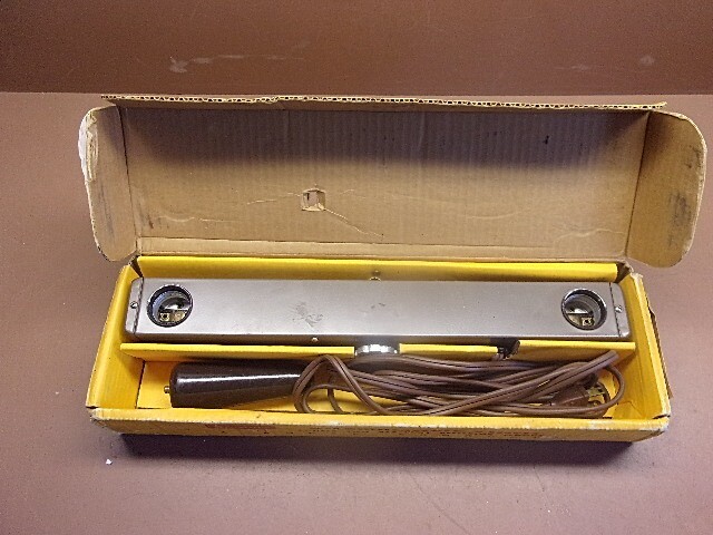 Vintage KODAK BROWNIE 2-Lamp Movie Light w/Box #790 Untested in Original Box