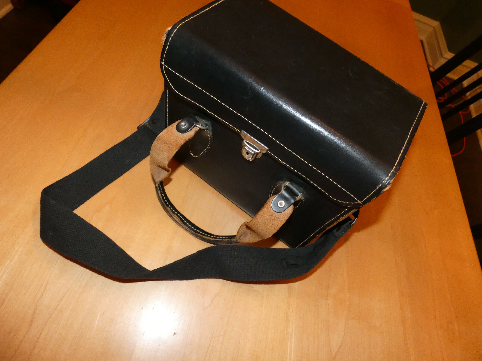 LARGE LEATHER CASE – TOWER CAMERA – VINTAGE – WITH STRAP – GEAR CASE BAG