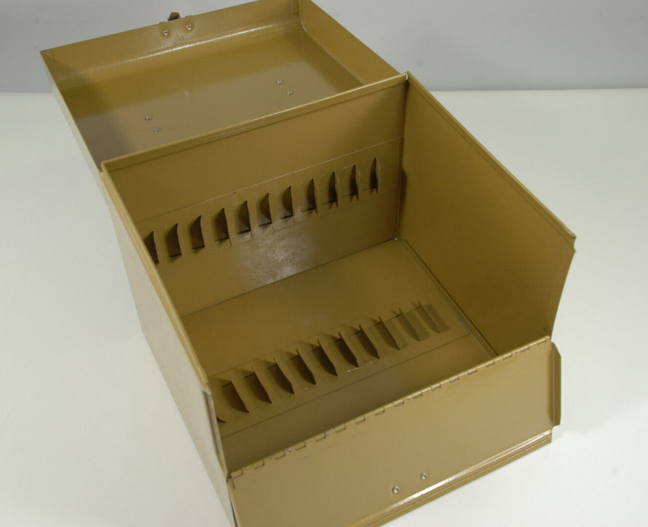 Vintage Logan 8 mm Metal Reel Chest Case Holds 12 – 400’ Reels & Cans