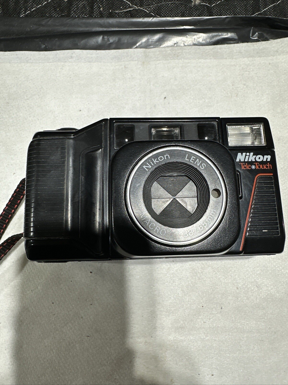 Several Vintage Cameras And Flash Bulbs, Read Full Description