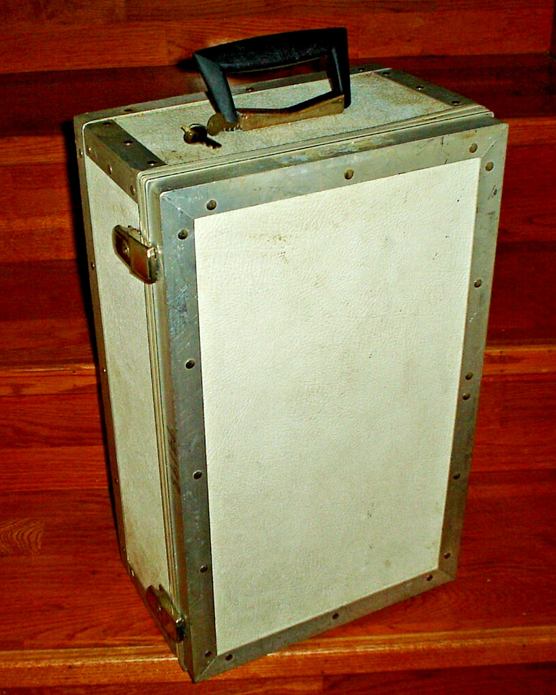 Vintage Cine 60 Cameraman Battery Power Belt with Lamp Extra Bulbs and Case
