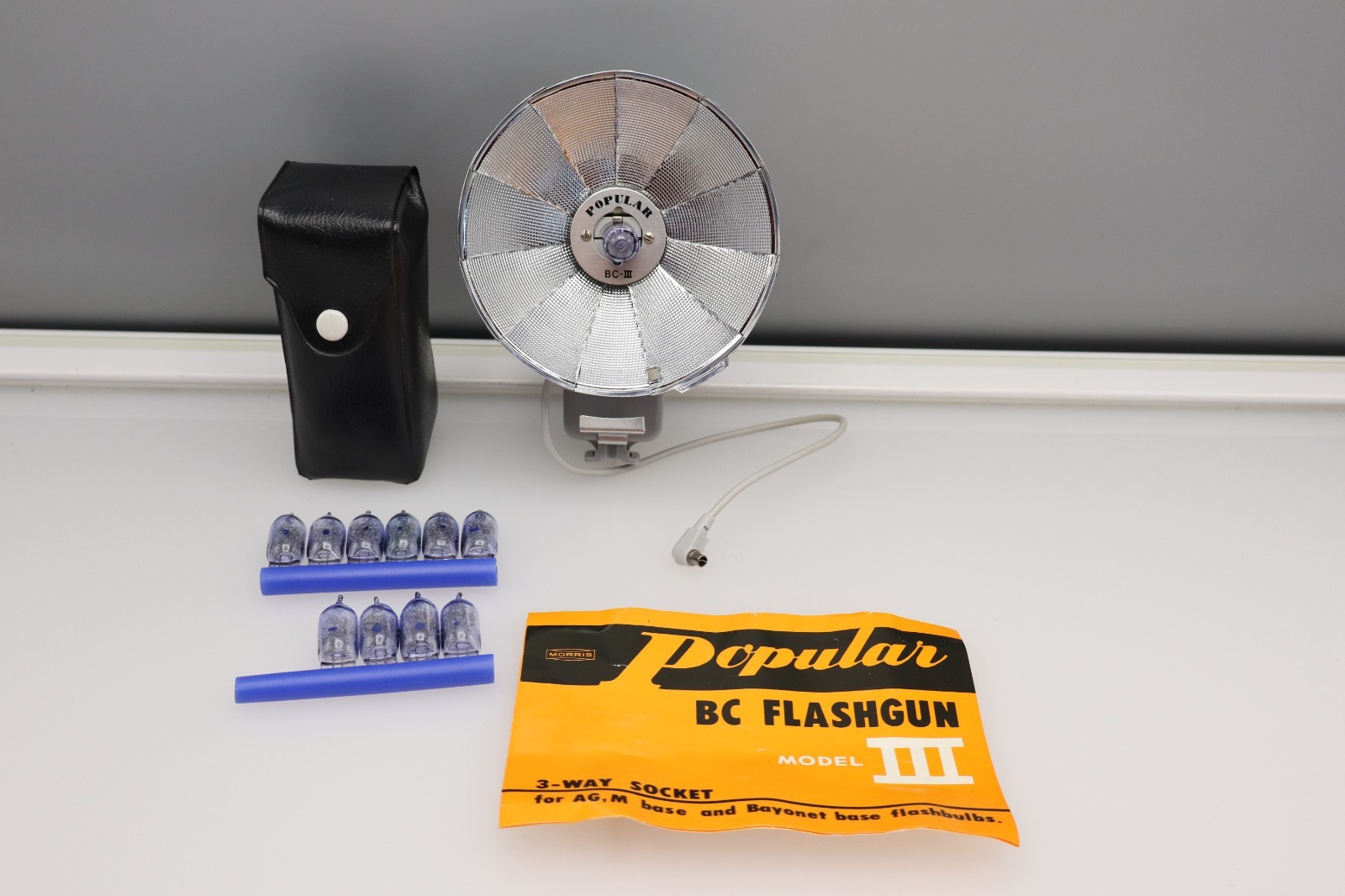 Morris Popular BC Flashgun Model III 3 Way Socket Complete. Vintage Excellent