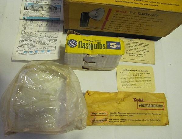 1950s Kodak B-C Flashholder w/ Bulbs Guard bar Original box and Manual