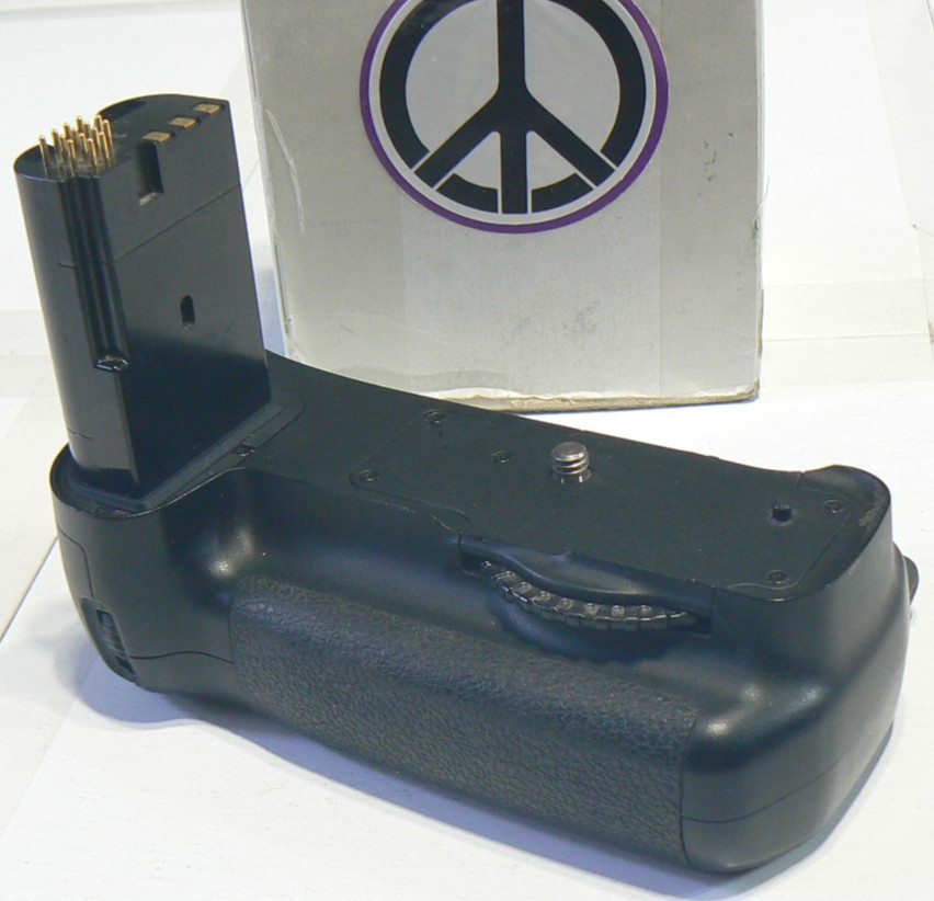 Nikon MB-D200 Multi Power Battery Pack Grip FOR REPAIR DD