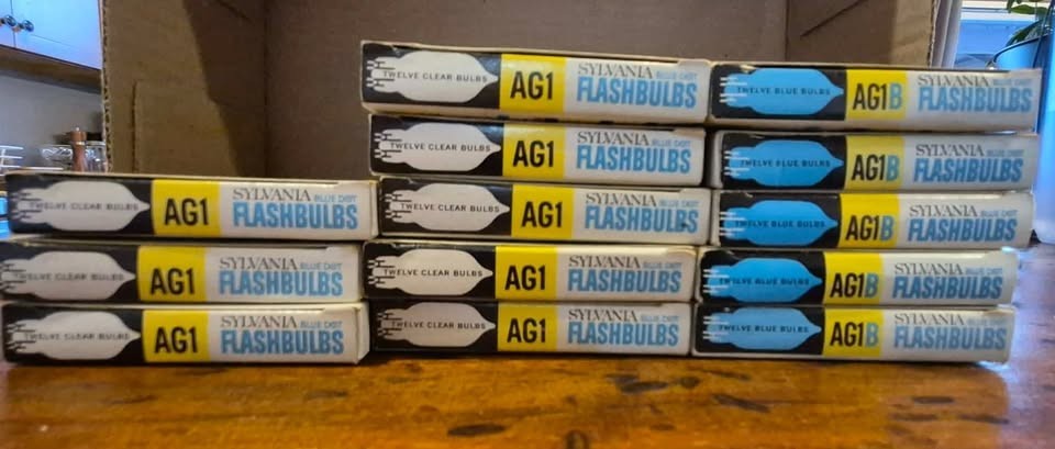 NEW Vintage Sylvania AG1 and AG1B – Blue Dot Flashbulbs 12 Bulbs In Box
