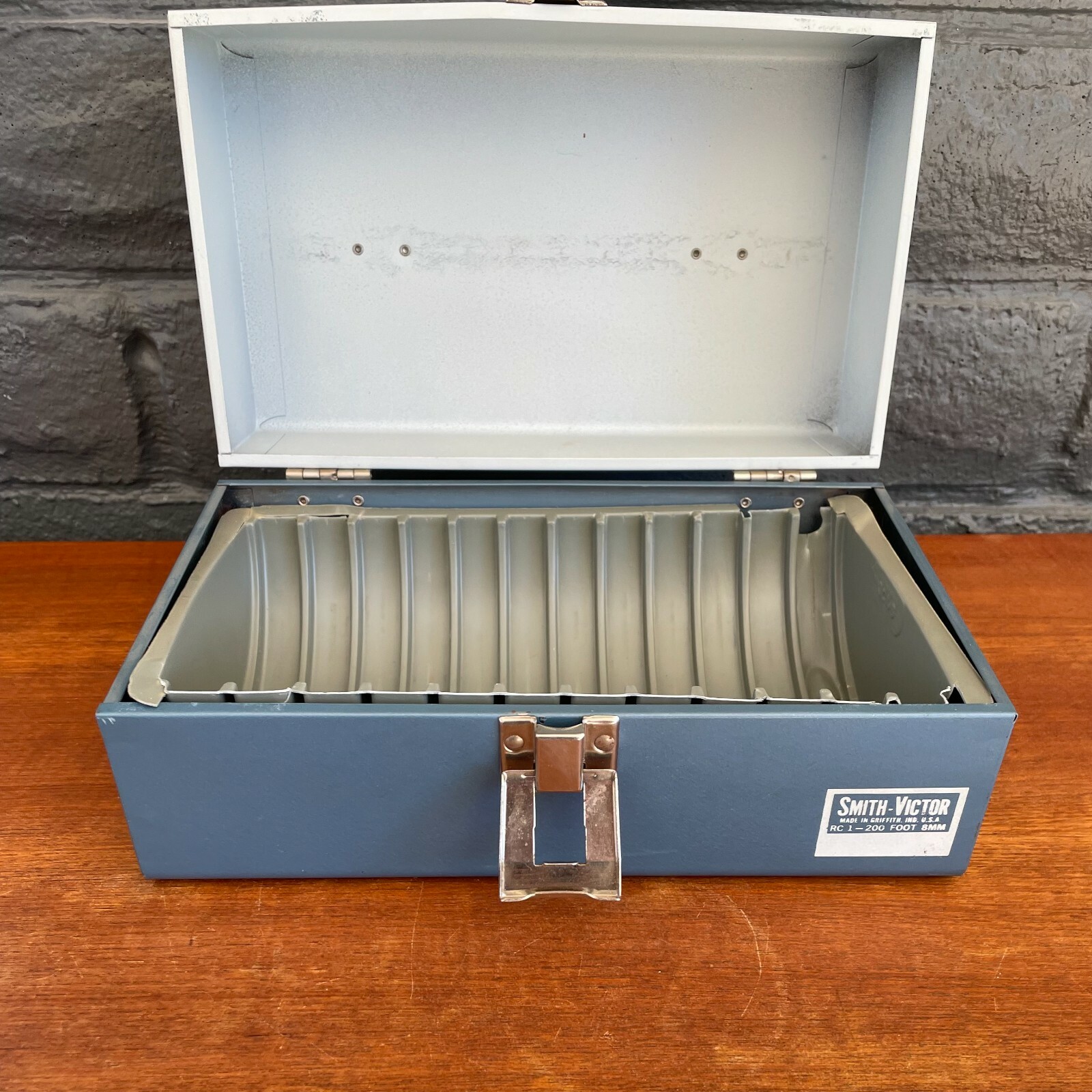 Smith-Victor 8mm Film Reel Carrying Case Holds 12 Five Inch Reels
