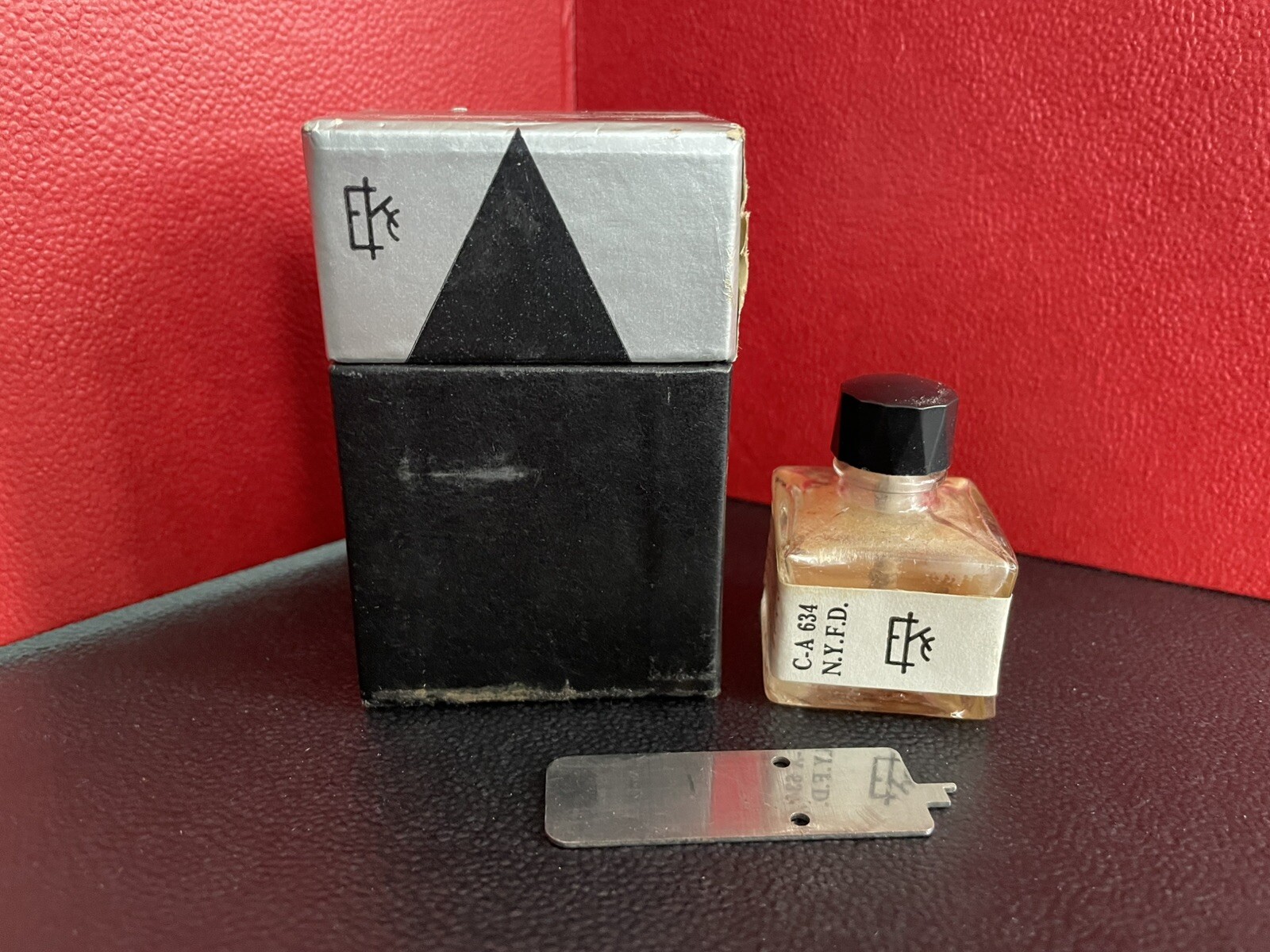 Vintage EASTMAN KODAK CO Kodascope Eight Film Splicing Outfit Box Cement Bottle