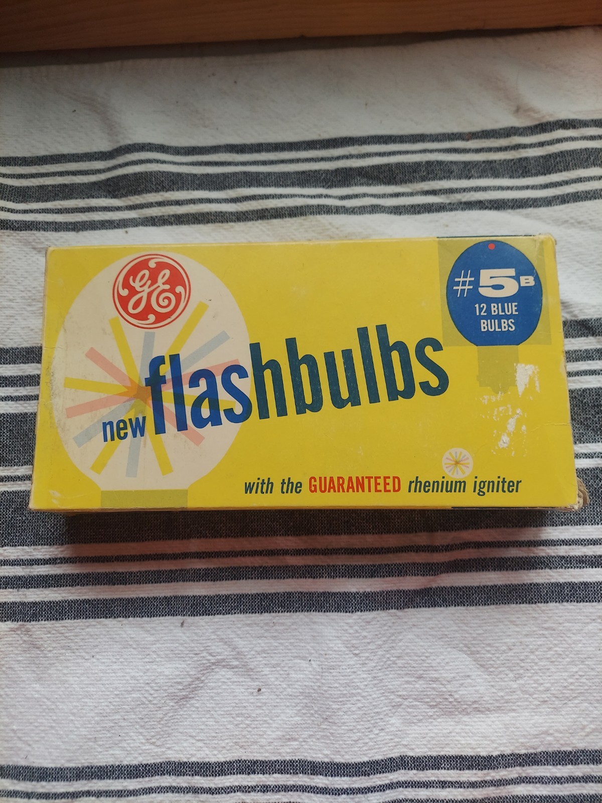 Vtg GE #5B Blue Flashbulbs With Rhenium 8 Pieces