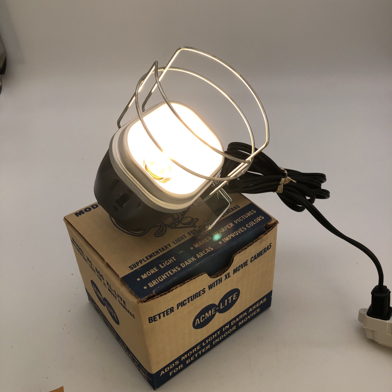 Vintage Acme Lite Model 800 XL–LITE Supplementary Light Movie Camera 100 Watts