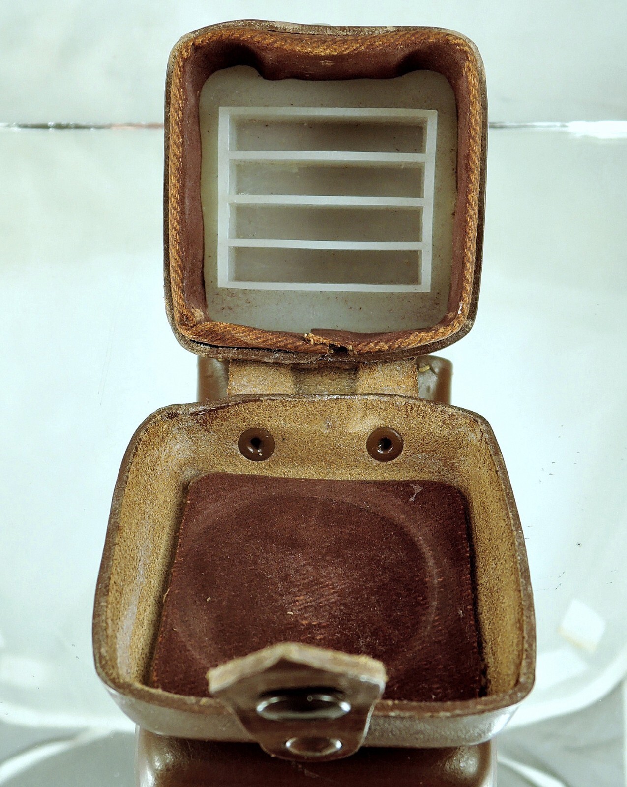 FLEXARET MEOPTA Leather box for a square lens hood B40 and four filters B36