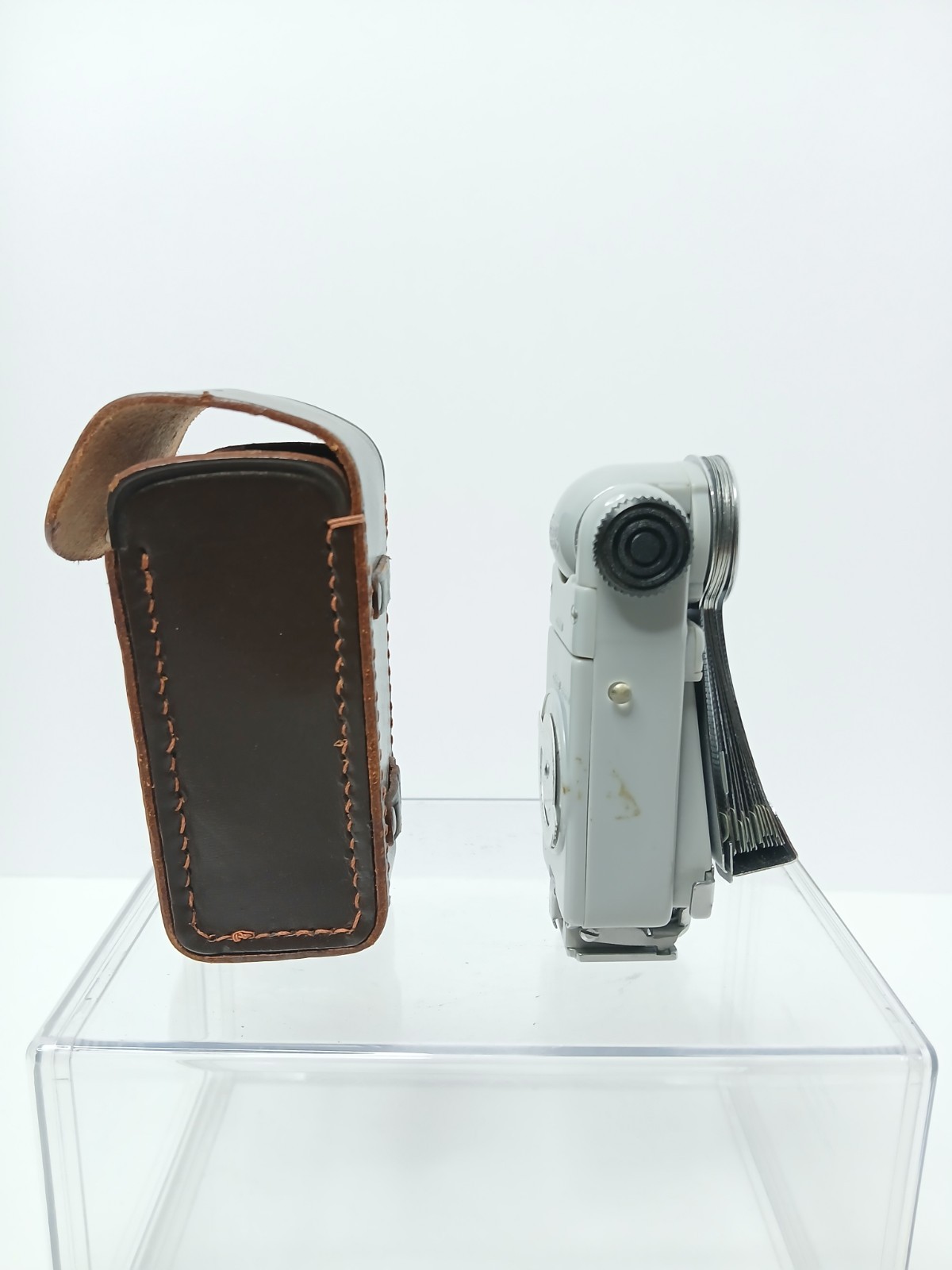 Vintage Nikon BC-5 Range Finder Folding Fan Flash Unit W/Original Leather Case