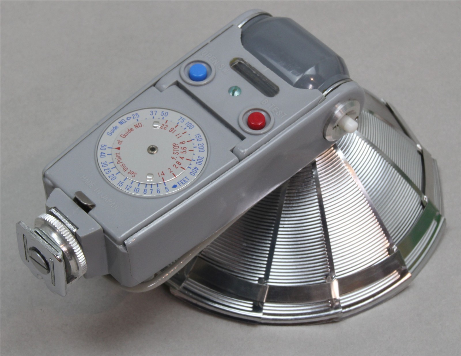 Vintage Flash Attachment SOLIGOR Deluxe Fan Style Cold Shoe Mount w/Case JAPAN