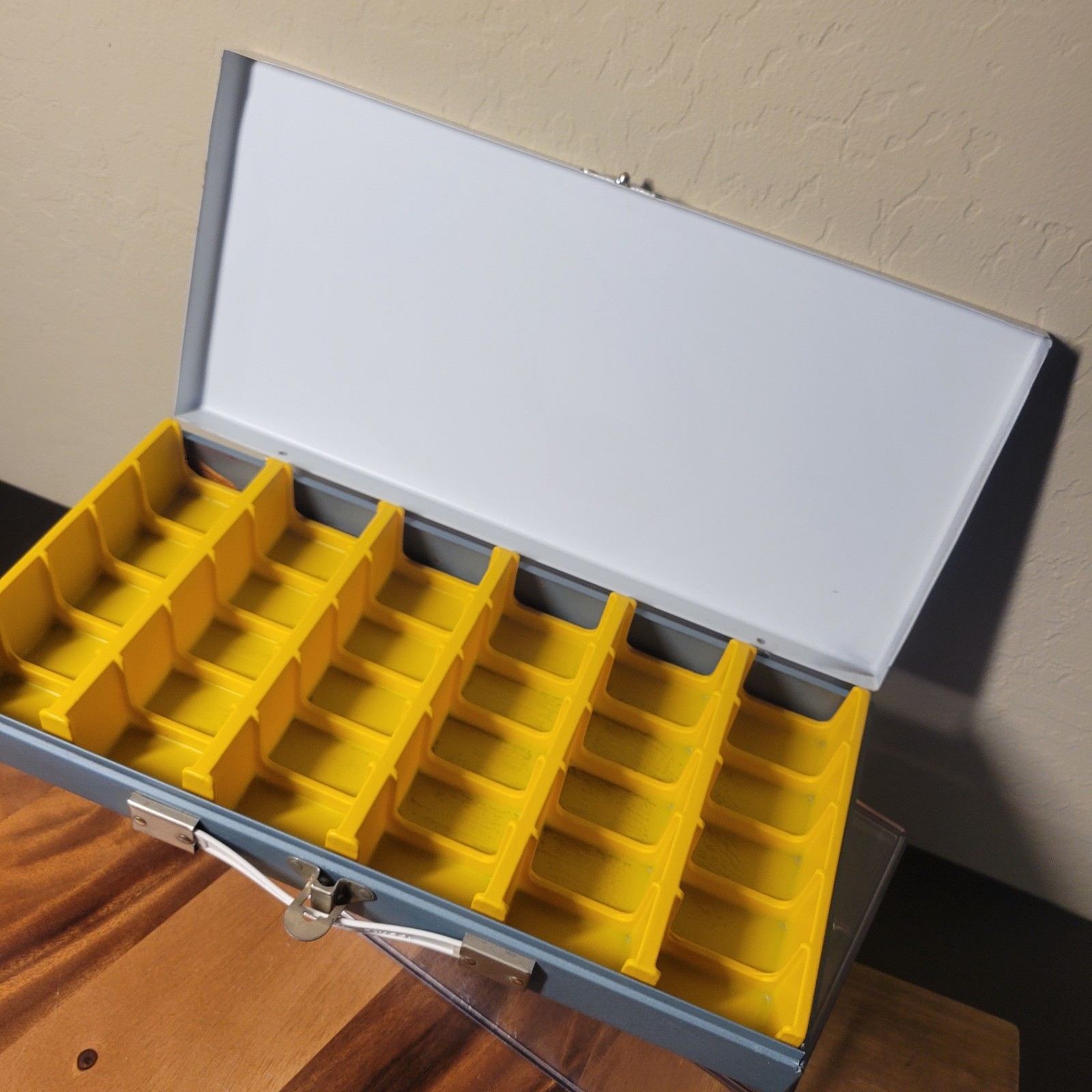 Vintage MCM Smith Victor Metal Slide Case Storage File Sorter Yellow Inside