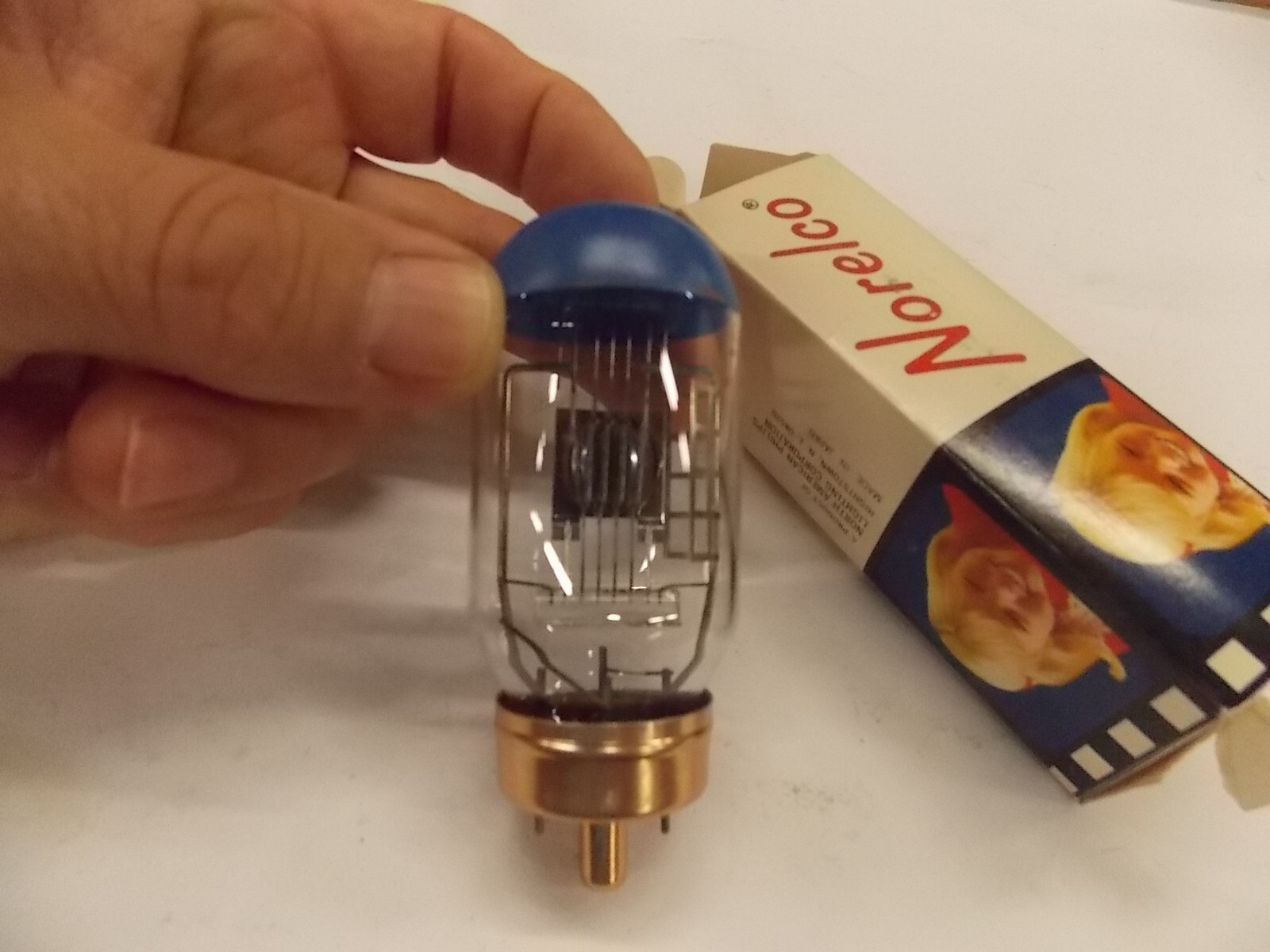 NOS Norelco DAH Projection Lamp 120v 500w B5B
