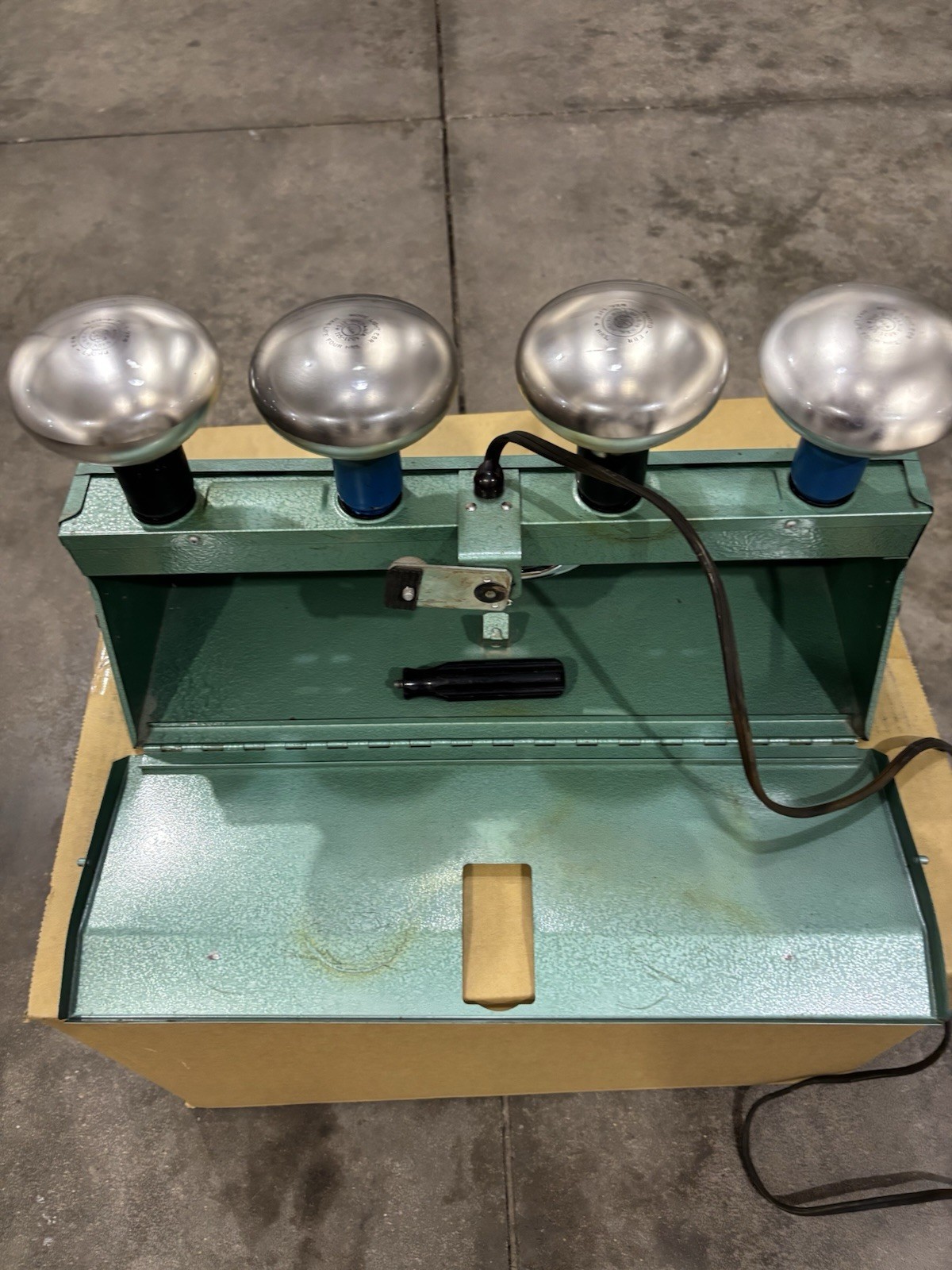VINTAGE V-PAK BAR LITE Camera 2-Bulb Bar Light, Good Working Condition