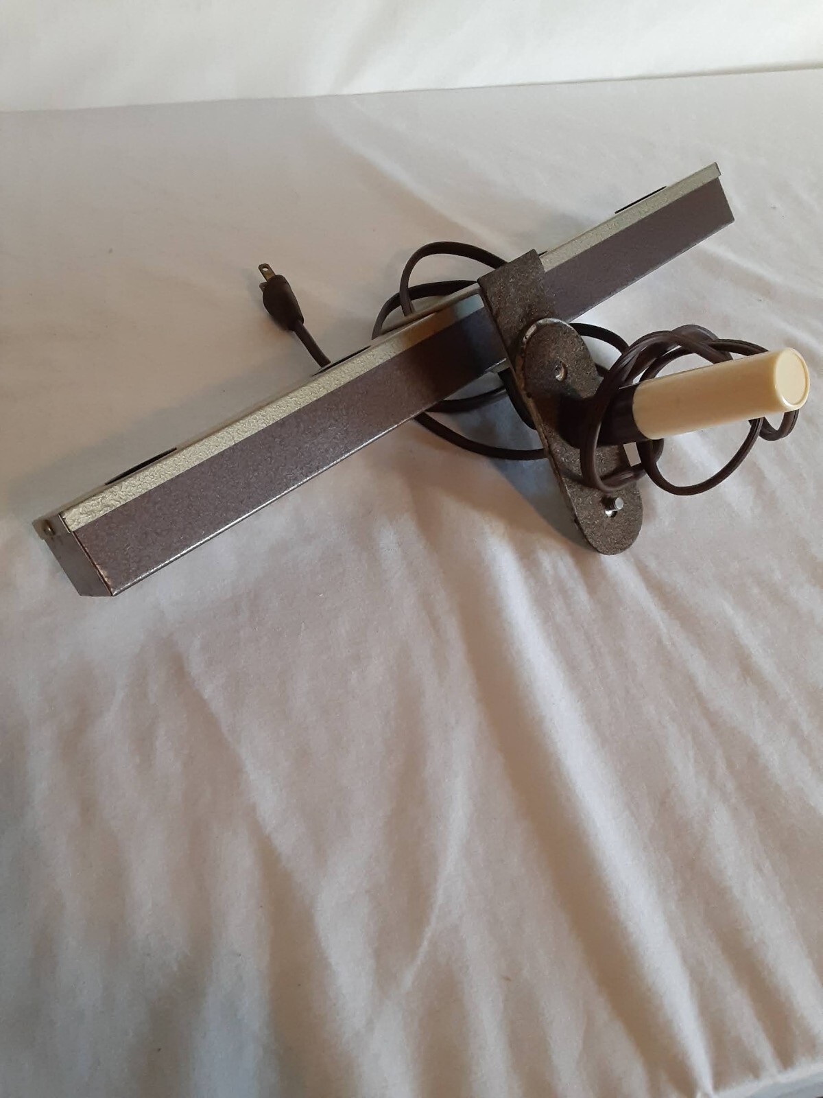 Logan Electric Specialty #440 Folding 4 Light Bar with Case