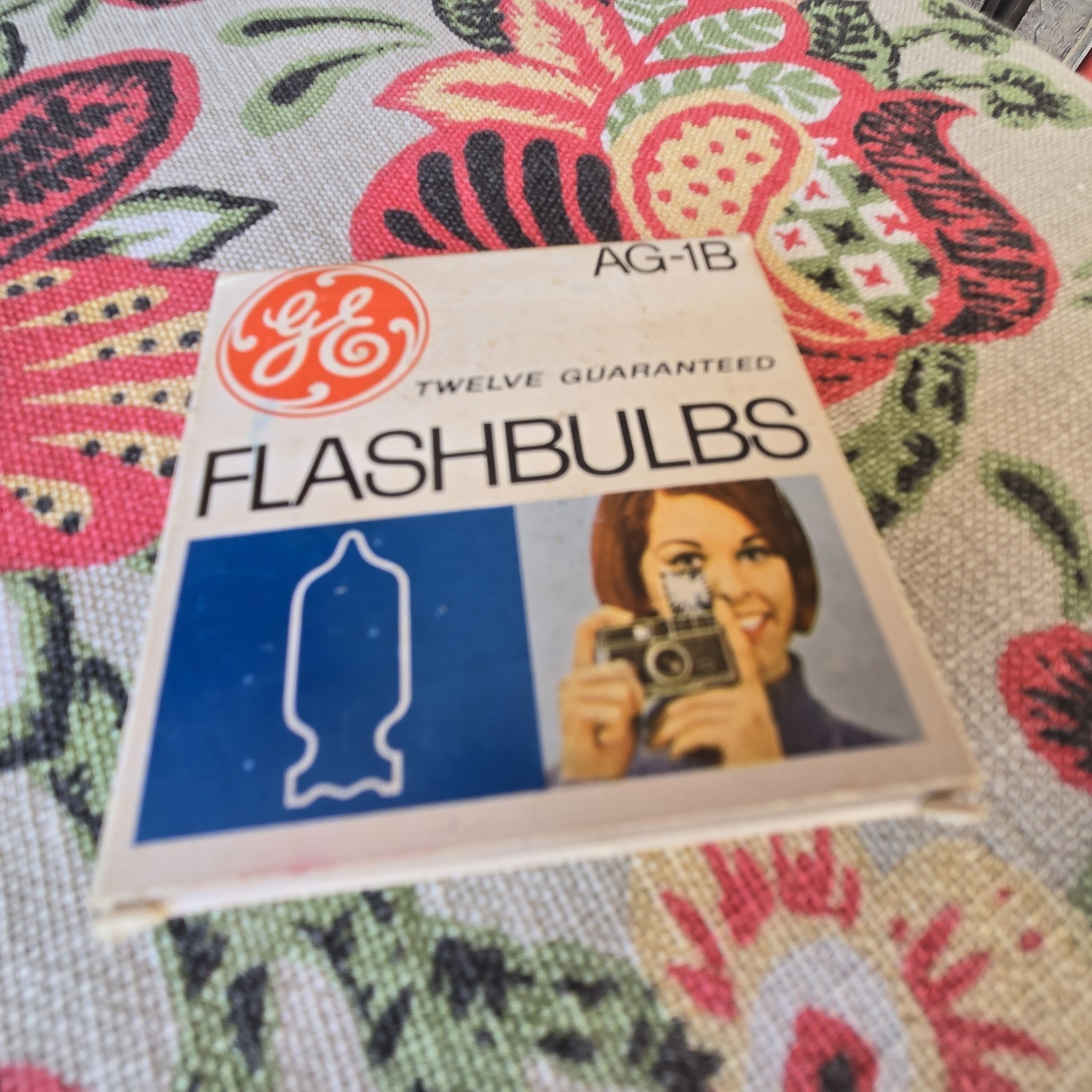 Vintage GENERAL ELECTRIC AG-1B Replacement Flashbulbs