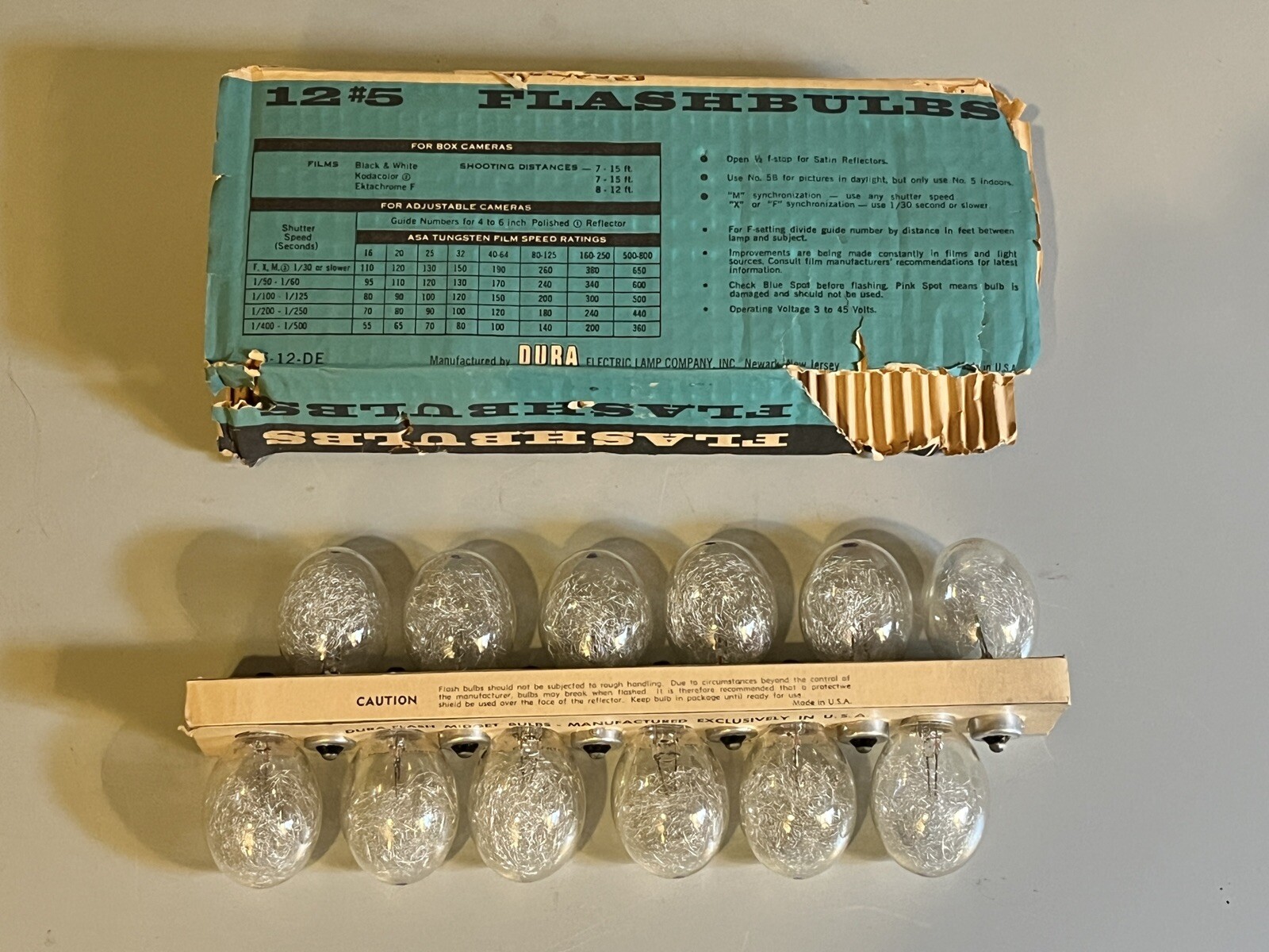Vintage Camera Flash Bulb Lot: Dura #5, Syl Blue Dot, GE Sure Fire #5, 44 Bulbs
