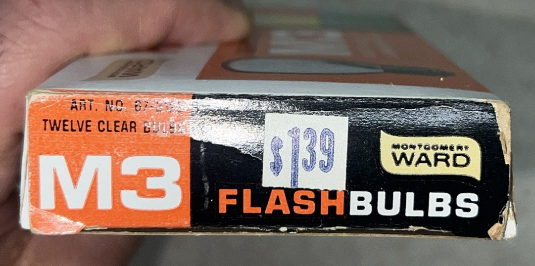 Vtg New Old Stock Montgomery Ward M3 Flash Bulbs. 12 Bulb Box. Free Shipping