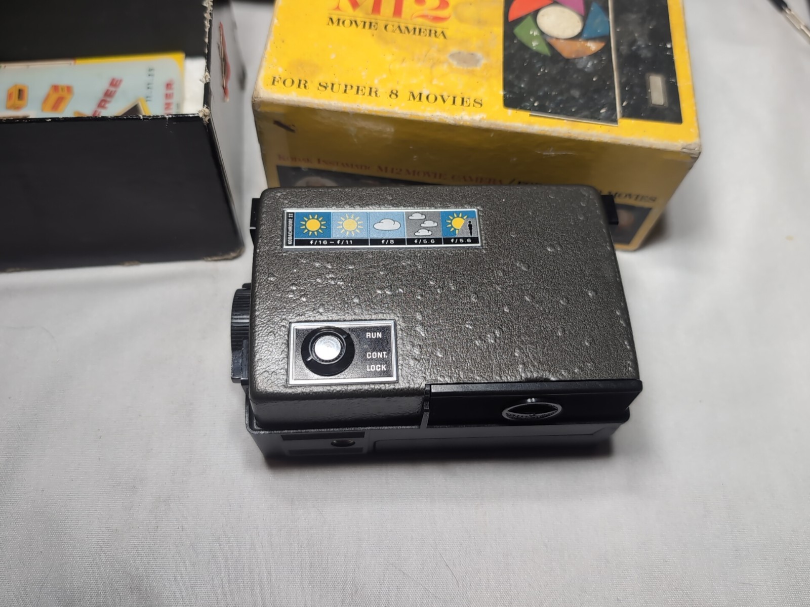 Huge Lot Vintage Camera Equipment Kodak Polaroid Cannon Flashes Cameras Lenses