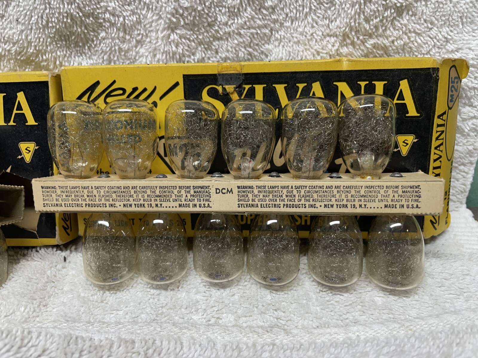 2 Boxes Of Sylvania Blue Dot M25 Zirconium Filled Superflash Bulbs 12 In Each Bx