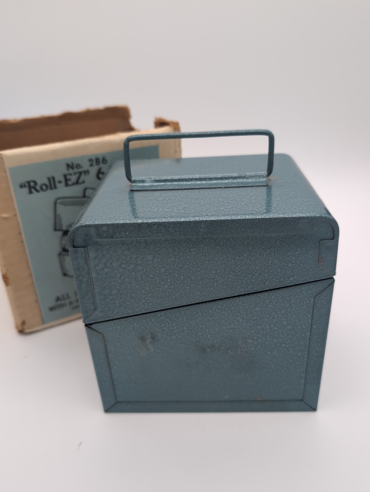 Vtg Metal 8mm Film Reel Blue Storage Case Chest w/ Six 5″ Reels/Canisters