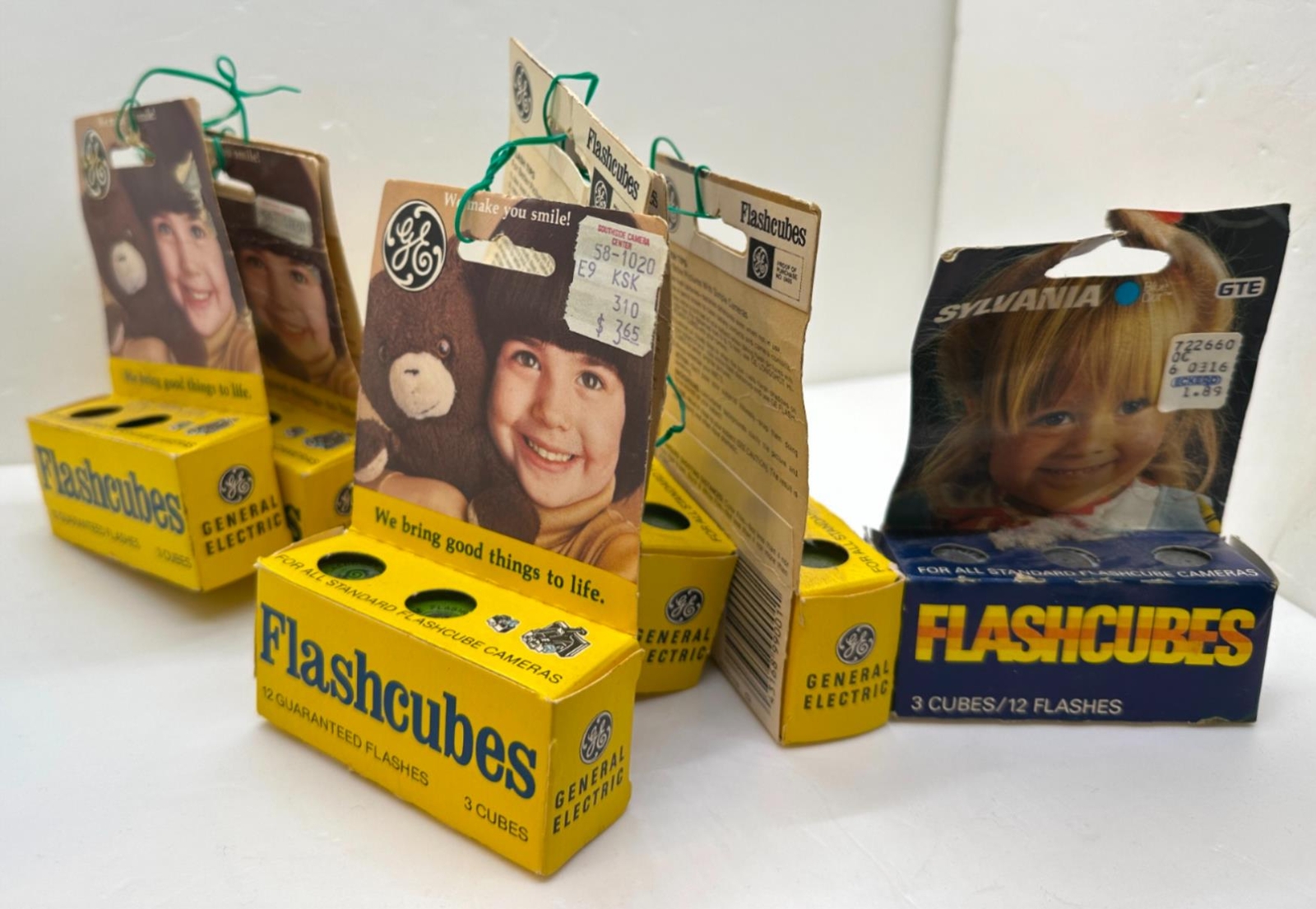 Lot of 8 Vintage GE General Electric / Sylvania GTE Flashcubes – New Old Stock
