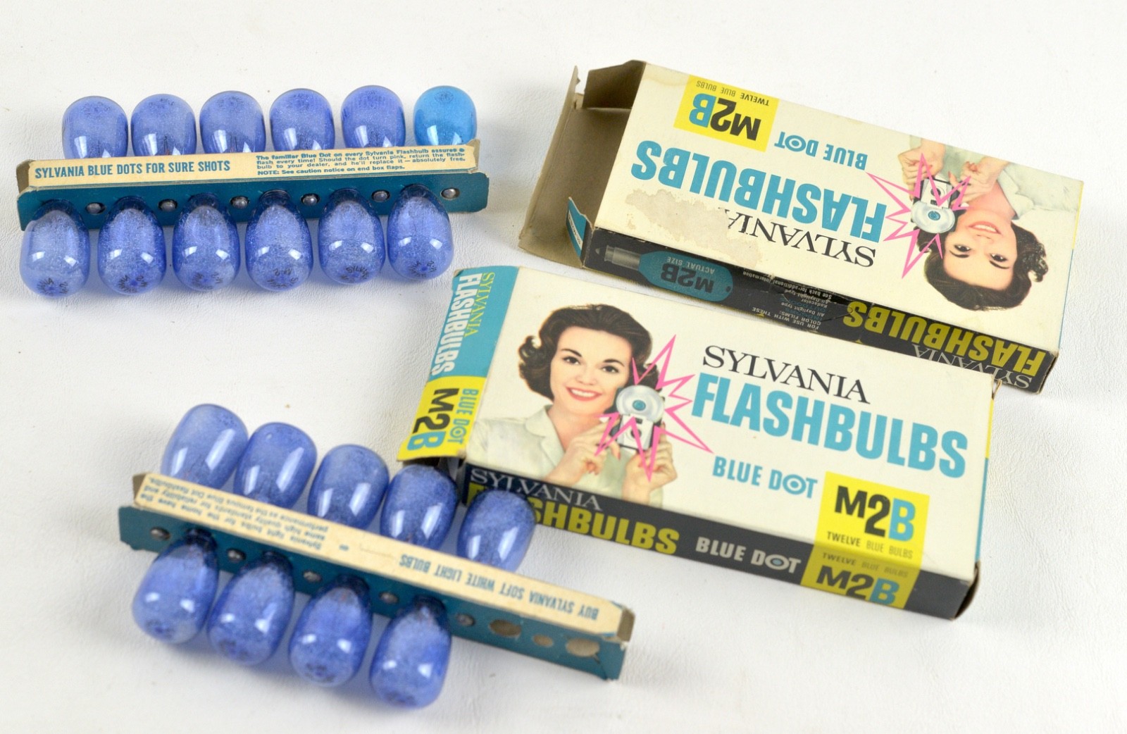 21) Vintage Sylvania M2B Blue Dot Flashbulbs