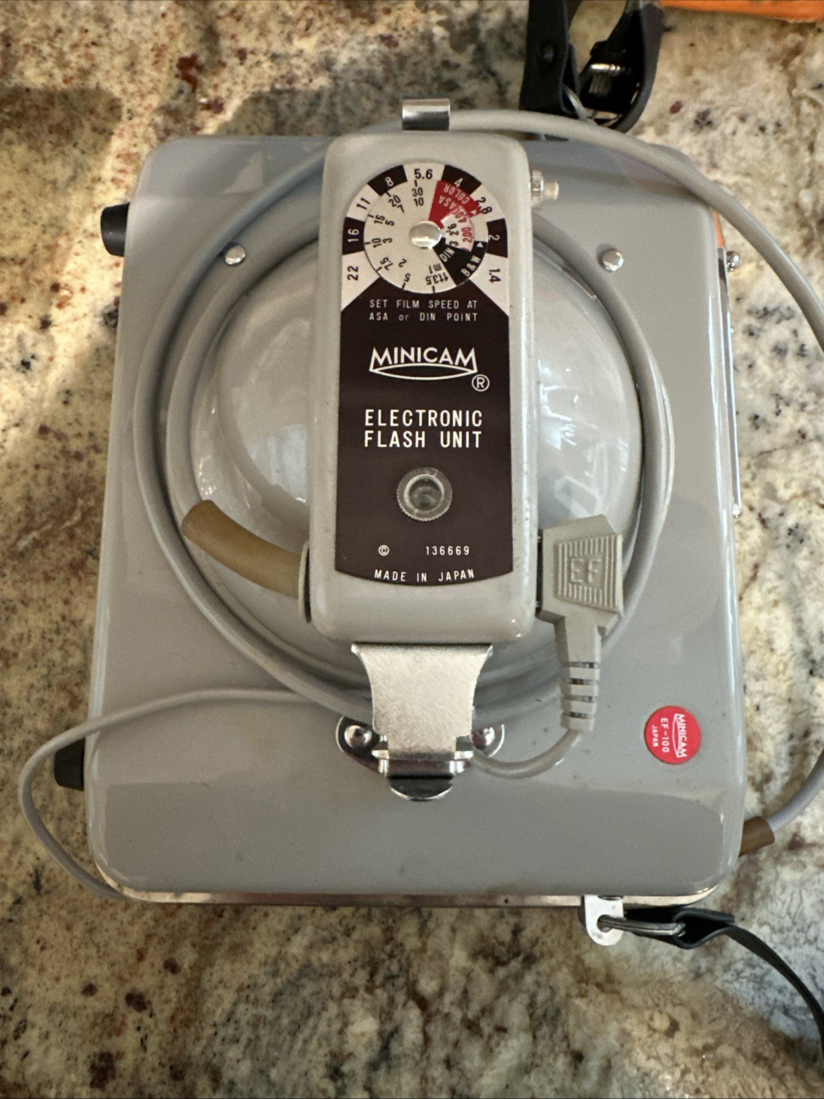 Vintage MINICAM Speedlight Flash EF 100 New